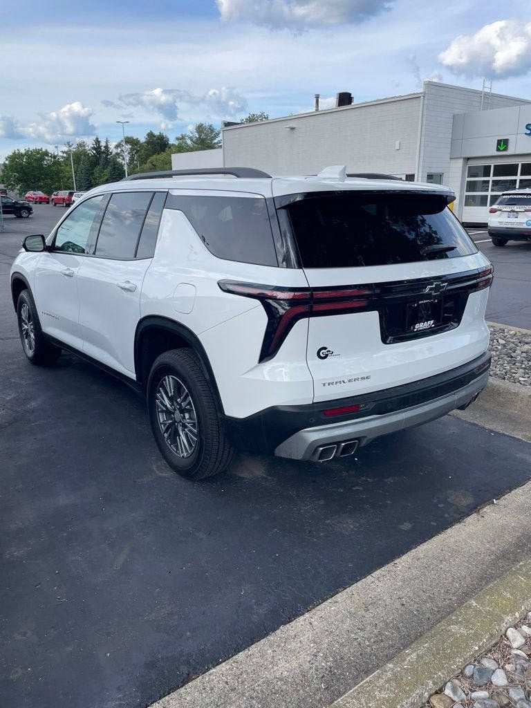 2025 Chevrolet Traverse LT