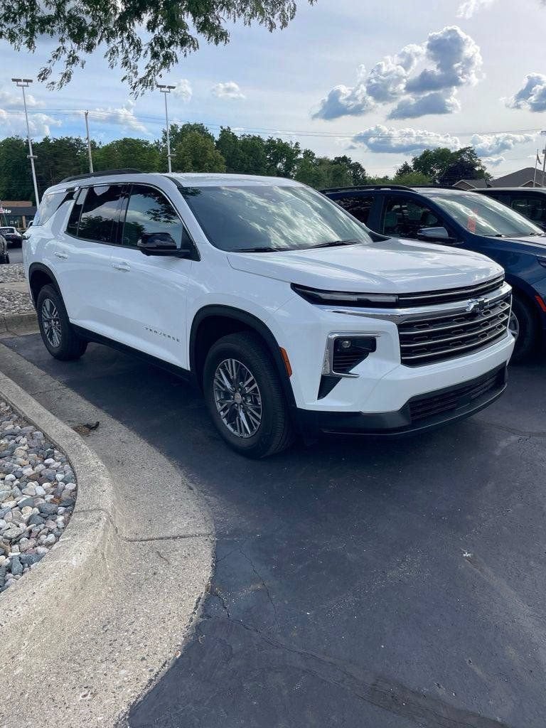 2025 Chevrolet Traverse LT