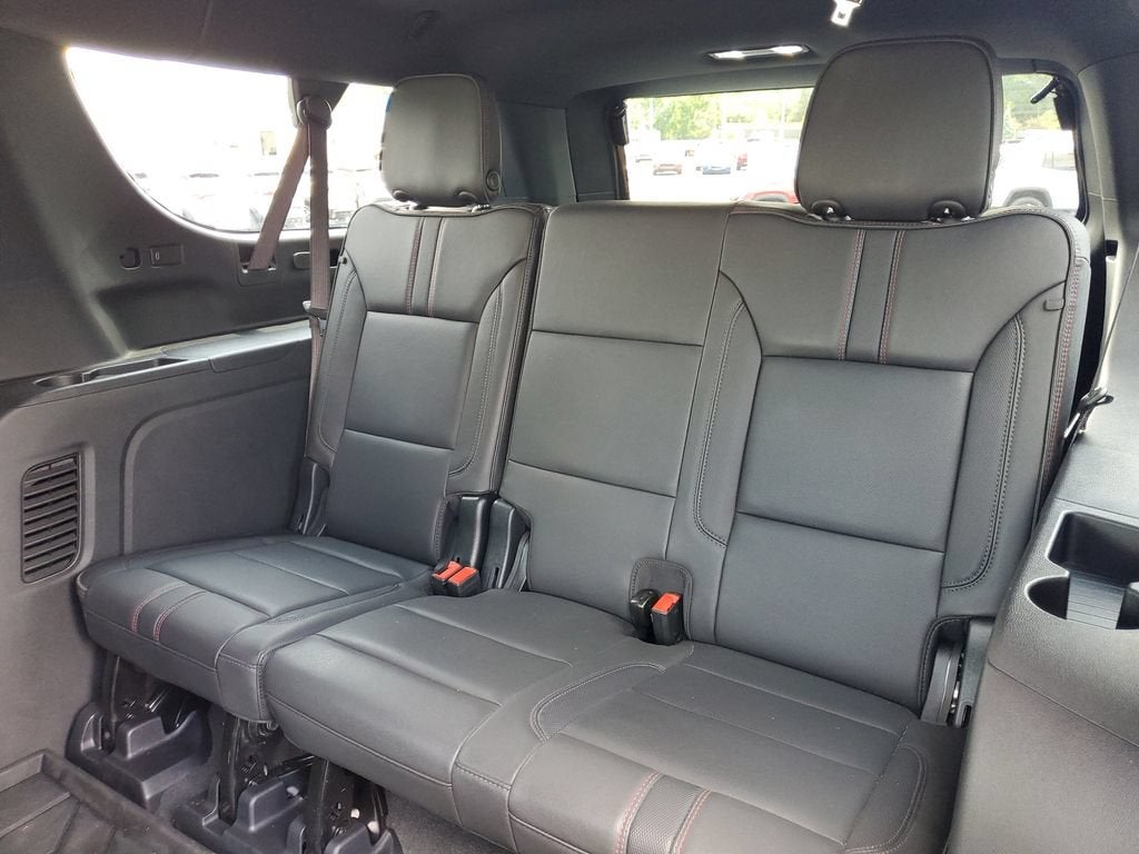 2025 Chevrolet Suburban RST