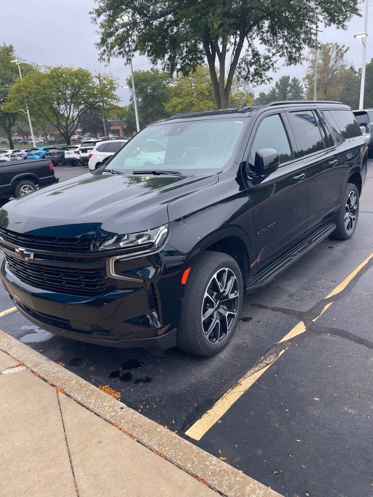 2023 Chevrolet Suburban RST