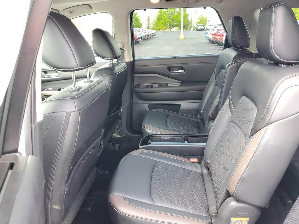 2024 Nissan Pathfinder Platinum 4WD