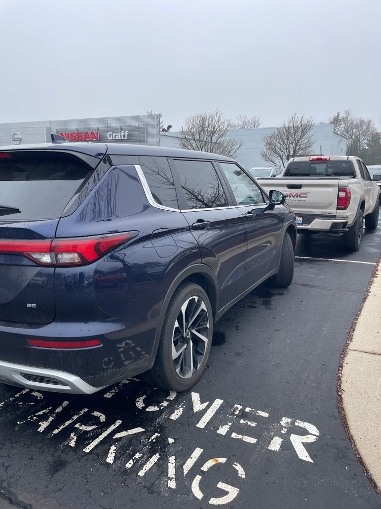 2024 Mitsubishi Outlander SE