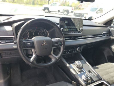 2024 Mitsubishi Outlander SE